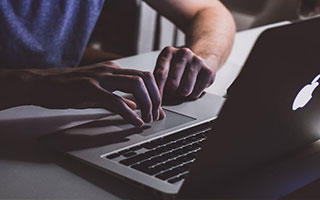 fb体育官网首页-体育科技创业：新兴企业如何重塑足球产业，体育产业中足球职业化发展的建议与对策