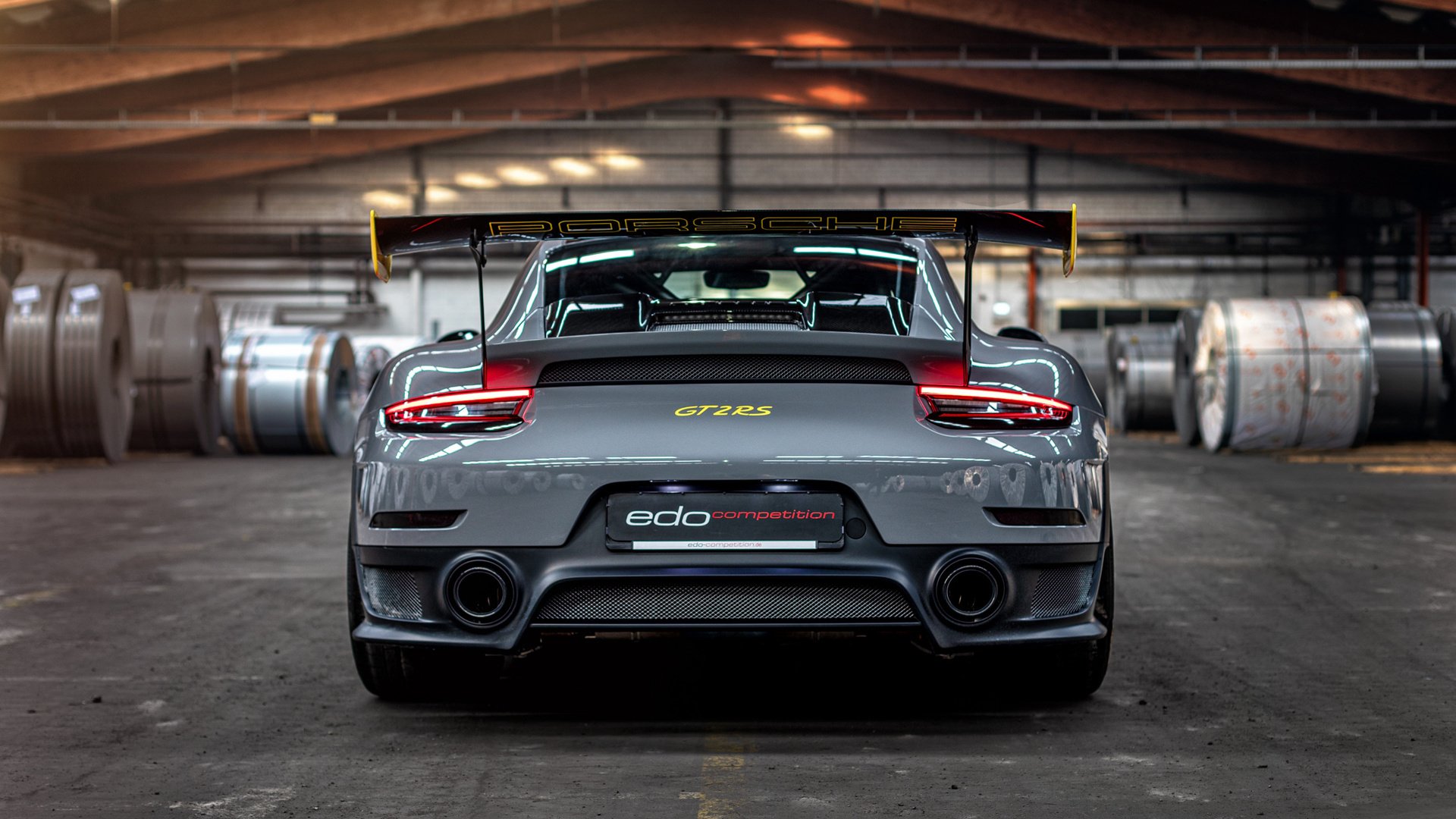 fb体育电竞-“东安湖赛场：铁人三项运动员挑战赛道，拼劲力与速度”